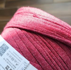 Hoooked Zpagetti tshirt ribbon yarn NWT 131 yards red burgundy wine